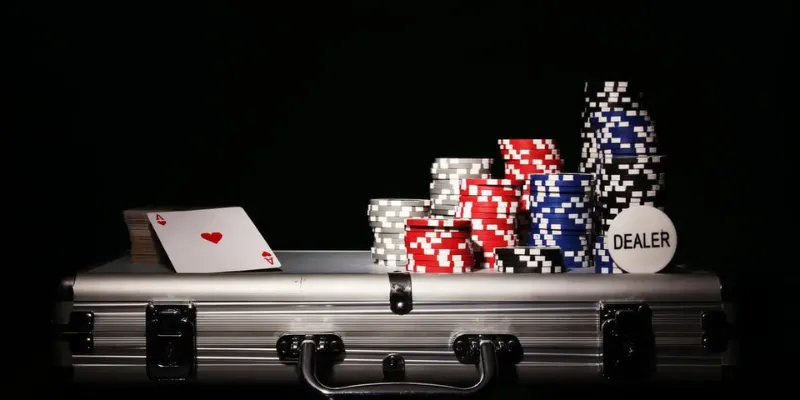 Chiến thuật chơi Pai Gow Poker giúp người mới dễ thắng lớn là gì?